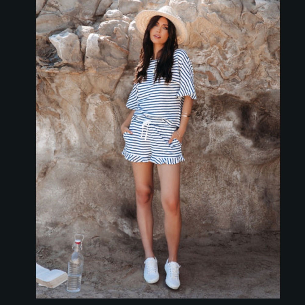 Mustard Seed Navy Pocketed Stripe Short Large NWT